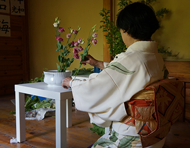 ikebana - pani Fumiko Harada z Sapporo na Hokkaido